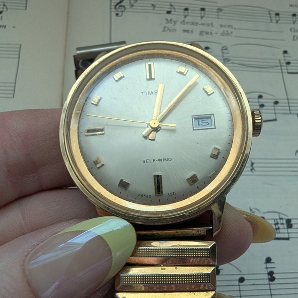 Timex Gold and Silver Watch - Picture 4 of 12